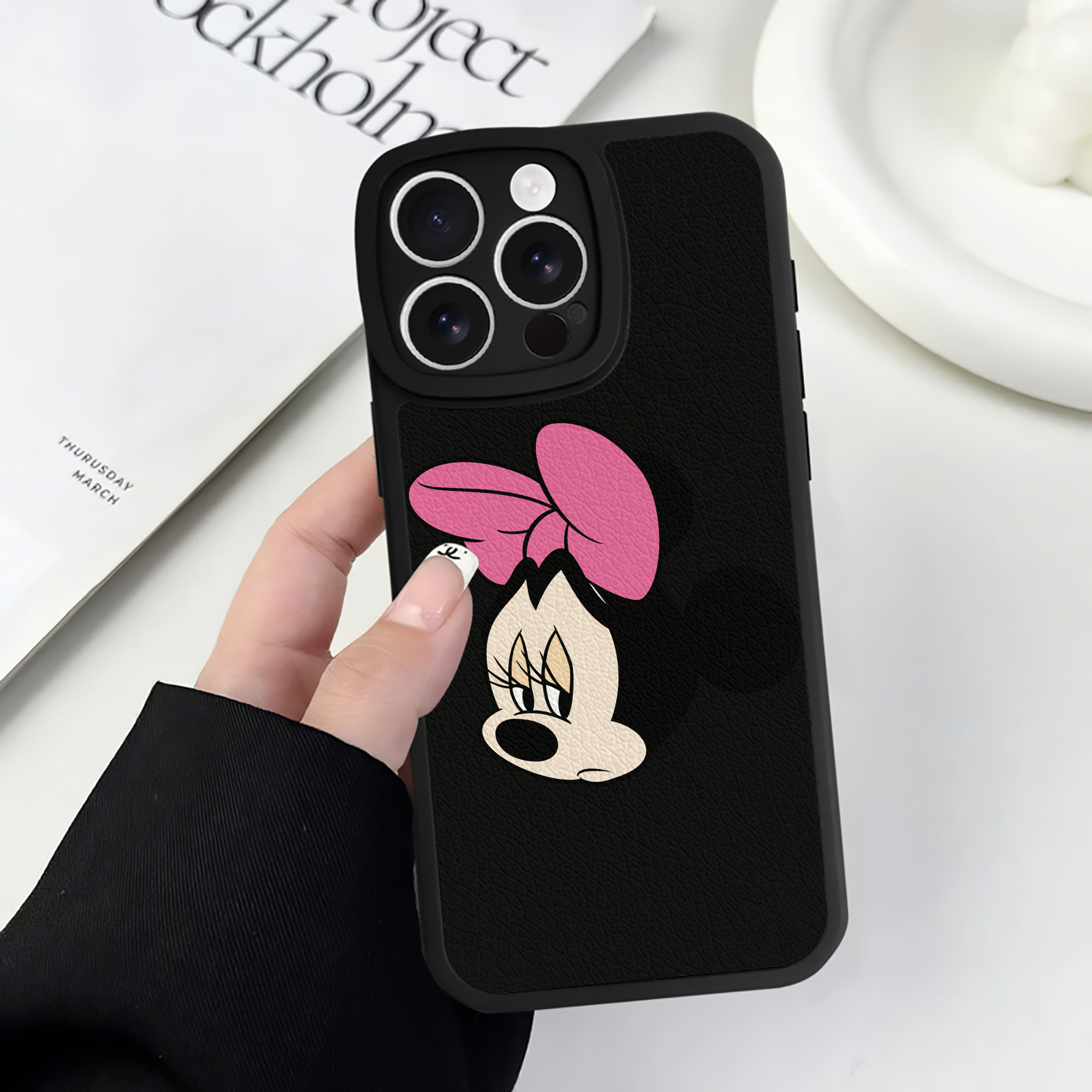 （画像用） ミッキーマウス Mickey Mouse 【iPhone 16シリーズ対応】シリコンスマホケース（レザー調） 材質：シリコン
